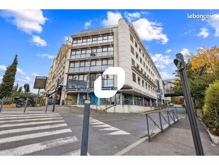 bureaux 1 047 m²