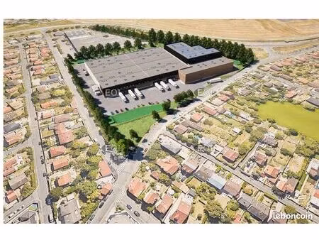 local bureaux 4 768 m²