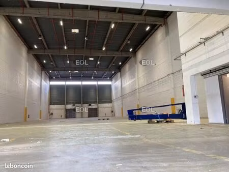 local industriel 10 389 m²
