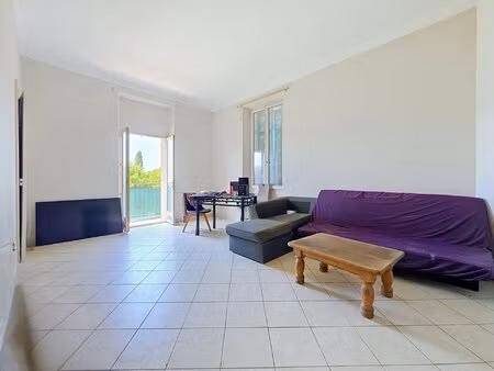 t2 à rénover – vieux cannet