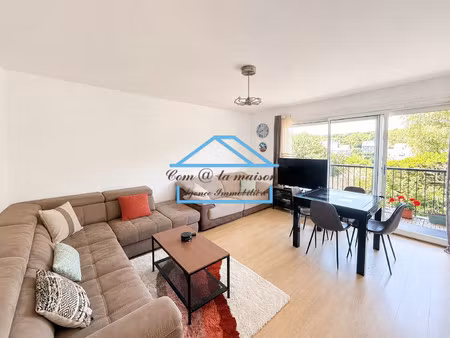 bel appartement avec balcon