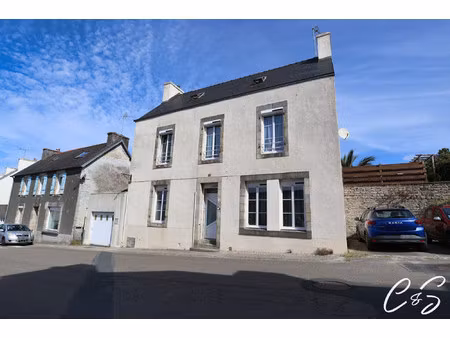 maison de 1930 offrant authenticité  caractère et vie de famil