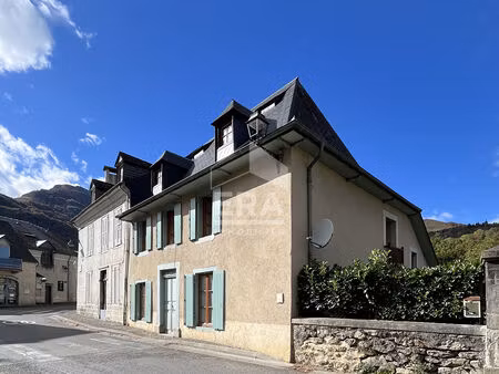 maison familiale avec vue sur les montagnes