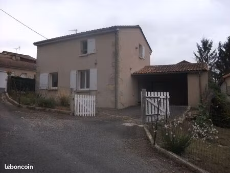 maison en duplex. sur ruffec 16700