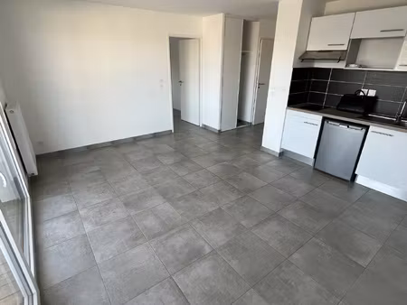 superbe appartement t2 en rez-de-jardin a eaunes - parking -