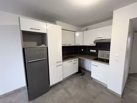 superbe appartement t3 en rez-de-jardin - parking - cave