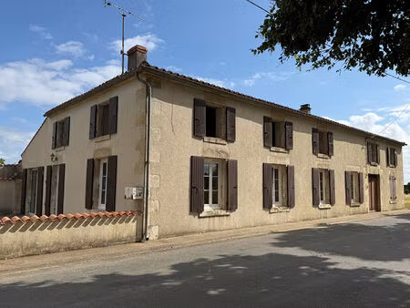 maison en pierre- vaste dependance - grenier.