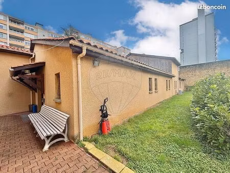 local commercial 281 m²