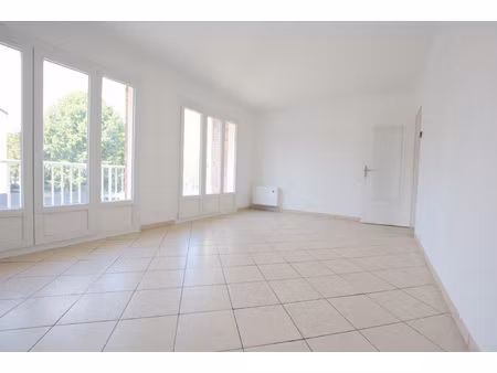 appartement 2 pièces sans visà vis avec balcon ( loggia )  p