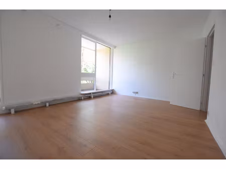 appartement 3 pièces sans vis à vis avec balcon ( loggia) et
