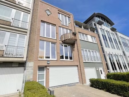 triplex à louer à avenue guillaume poels 13 auderghem (rbw61000)