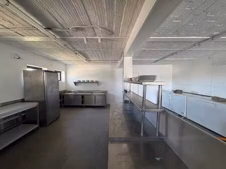 atelier de production de 140 m² entièrement équipé