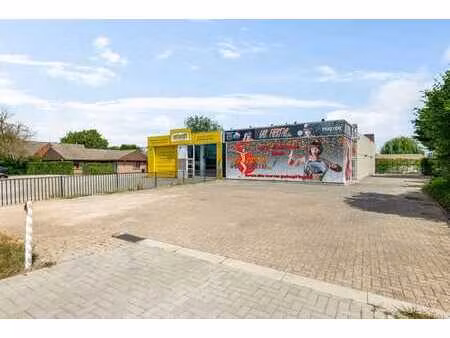 handelspand met ruime showroom en parking op commerciële ...