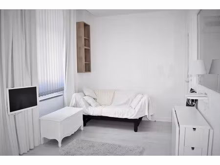 location meublée appartement 1 pièce 22.41 m² à la rochelle (17000)  567 €