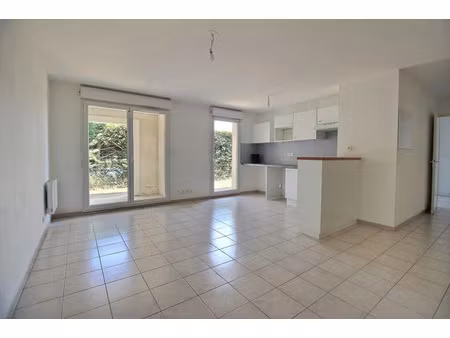location appartement 3 pièces 57.5 m² à lavaur (81500)  640 €