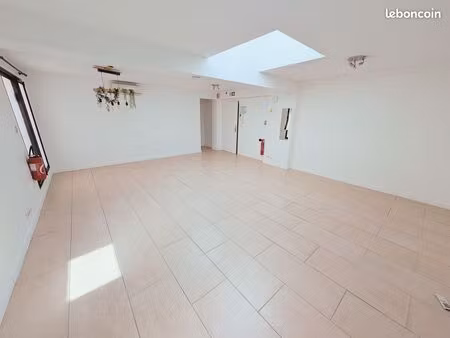 local/bureau à louer 42m² avec 1 parking privé - le cannet