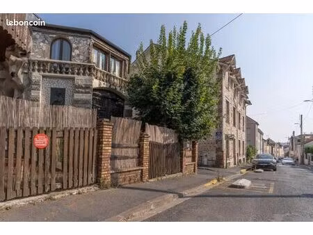 château 4 pièces 127 m²