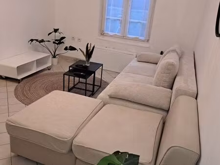 un appartement f2 offrant une vue sur le jardin