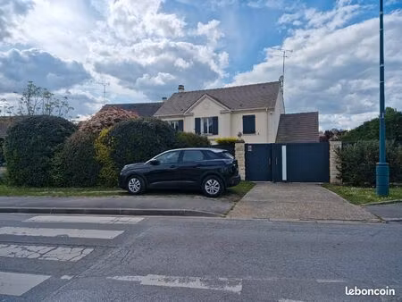 belle et grande maison sur beau terrain
