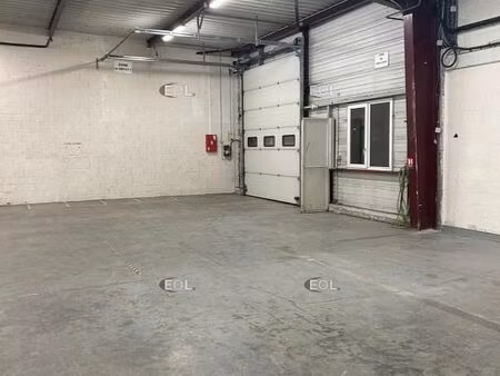 local d'activité 674 m²