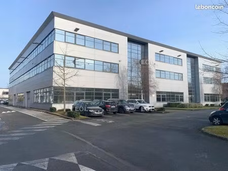 local bureaux 3 685 m²