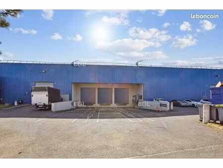 local d'activité 3 900 m²