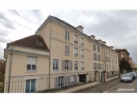 parking/box beaumont sur oise