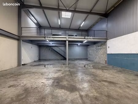 local d'activité 260 m²