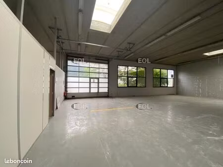 local d'activité 323 m²