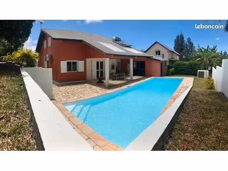 villa 7 pièces avec piscine et garage