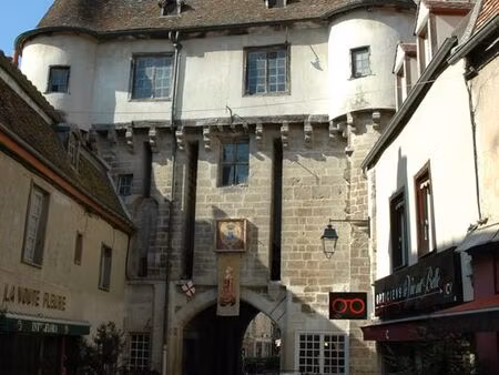 semur en auxois porte médiévale