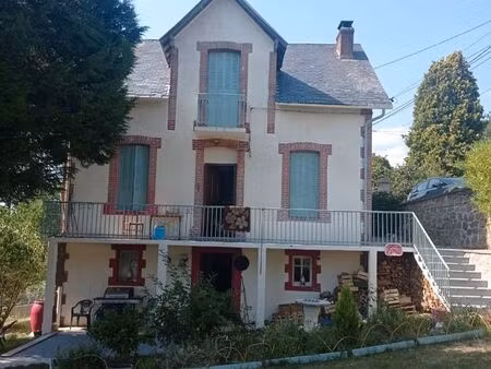 maison a 500 mètre du centre ville a ussel en corrèze