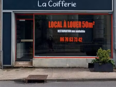 local centre tres bel emplacement très bon etat