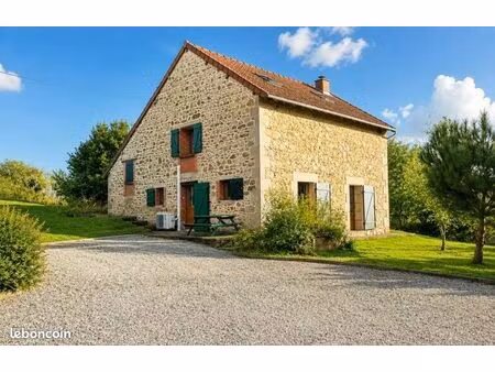 maison de caractère 165 m² – 1 8 ha – grande dépendance – 10 panneaux solaires – 4 climati