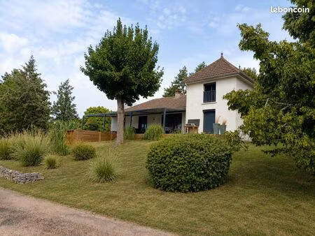 maison de 144 m² avec piscine et parc arboré