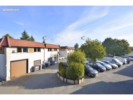 local d'activité 228 m²