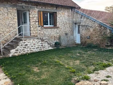 petitemaison de village avec jardin et deux chambres