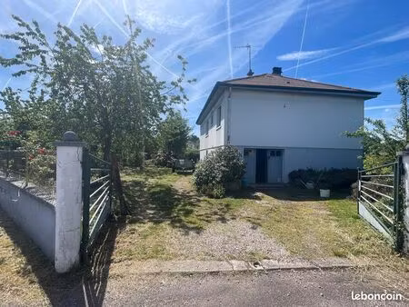 fougerolles : maison 1963 lumineuse 83 m² / 5 pièces / 3 ch / sous-sol / terrain arboré 14
