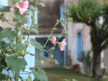 maison de maître au cœur d'un village ostréicole