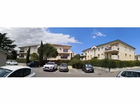t3 de 69 m² avec climatisation et terrasse dans résidence fermée avec piscine