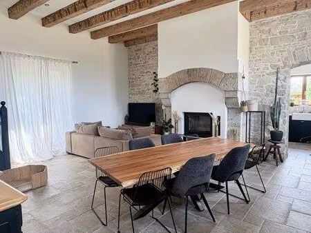 maison en pierre rénovée – 130 m² avec terrain de 700 m² – arc-sous-cicon