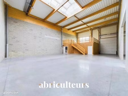 bureau 720 m²
