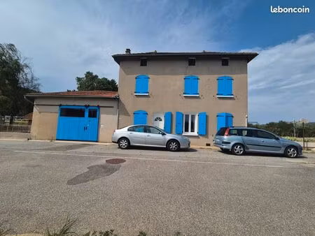 à vendre : maison familiale de 120 m² avec garage xxl de 100 m² et dépendance