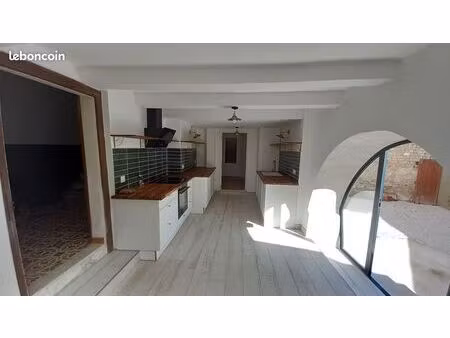 jolie maison de village+cour à 15 min de nimes