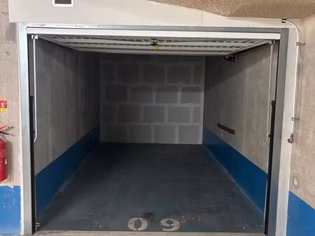 box parking fermé