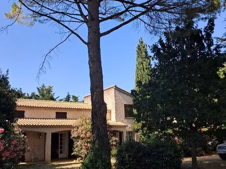 montelimar - villa traditionnelle dans un bel environnement