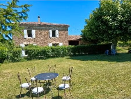 maison en pierre et dépendance