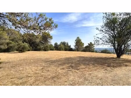 terrain 1 748 m² ales
