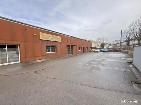local bureaux 60 m²