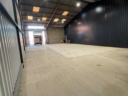 entrepot industriel 180 m²